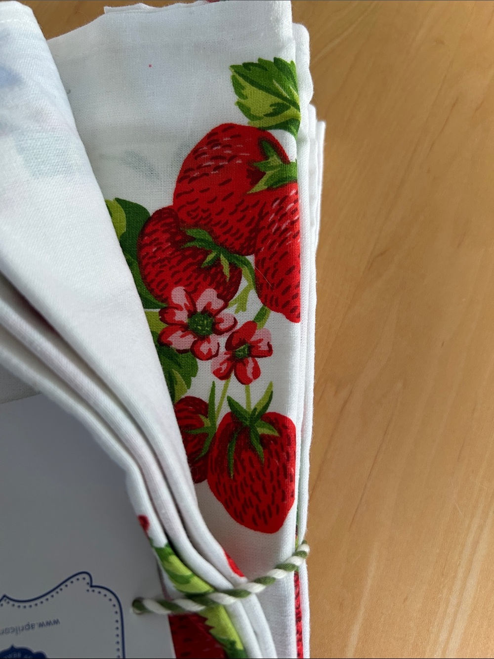 NEW April Cornell STRAWBERRY Napkin Set of 10 NWT 100% Cotton Summer Brunch - Picture 3 of 4